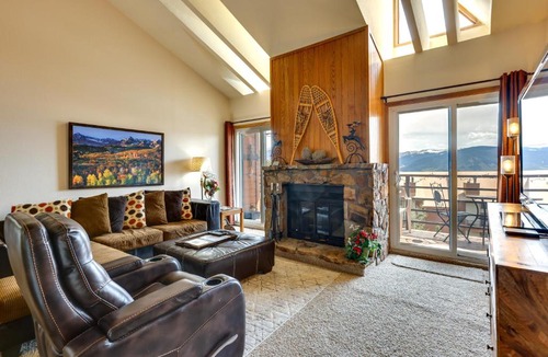 Wildernest Apartment | Cozy Condo with Balcony and Mtn View in Silverthorne!