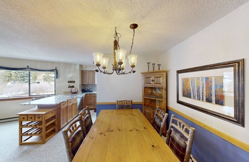 Christie Heights Condo | Cozy condo with ski-in access, hot tub, and mountain views
