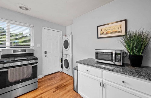 Lakewood House | Cozy Convenient Pet-Friendly Colorado Living