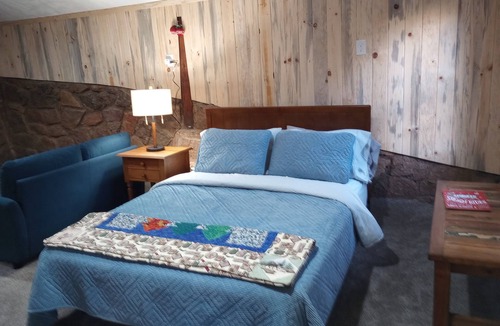 Cascade-Chipita Park Cottage | Cozy Cottage in a Ponderosa Forest at the Base of Pikes Peak