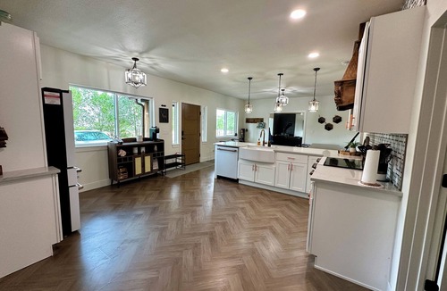 Mesa Cottage | Cozy Cottage on 10 Private Acres - Wildlife, Views & Creekside Calm