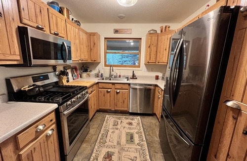 Cuchara House | Cozy Creek side 3 bedroom Cabin- kid & pet friendly