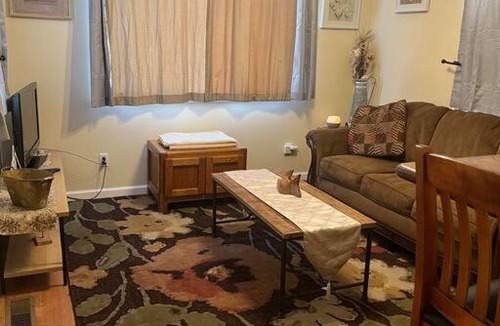Montrose House | Cozy downtown bungalow minutes from Black Canyon