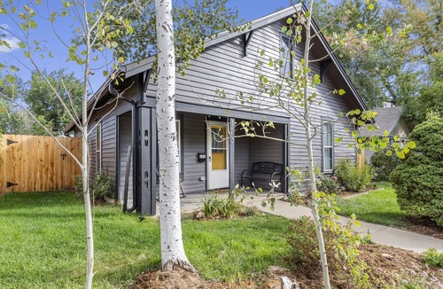 Loveland House | Cozy Downtown Hideout