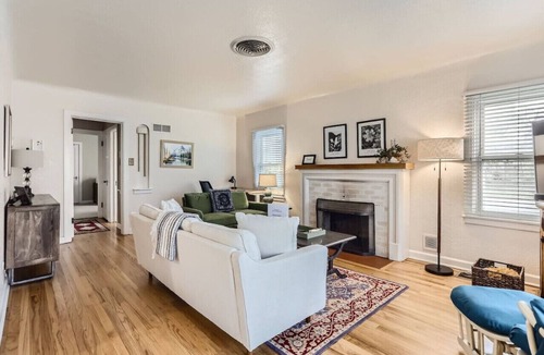 Hale House | Cozy Duplex near Hospitals I Cherry Creek I Denver