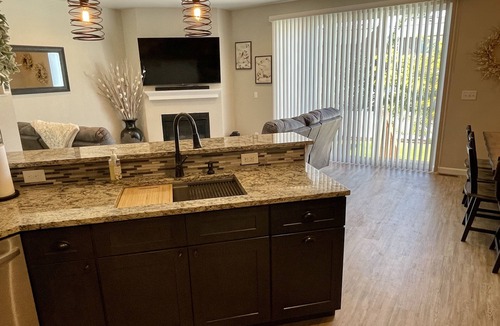 Village Seven House | Cozy Family Getaway in the Center of the Springs