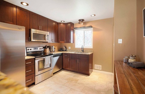 Northglenn House | Cozy Getaway Retreat | 4BR | Northglenn