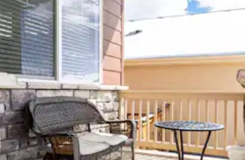 Brighton House | Cozy hideaway in Spruce: 4BR Retreat close to DIA