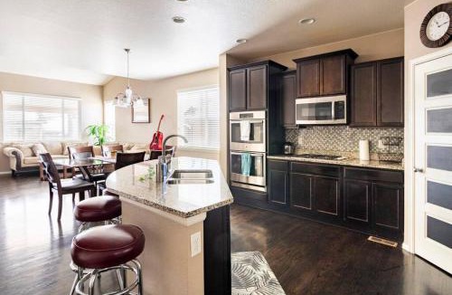Brighton House | Cozy hideaway in Spruce: 4BR Retreat close to DIA