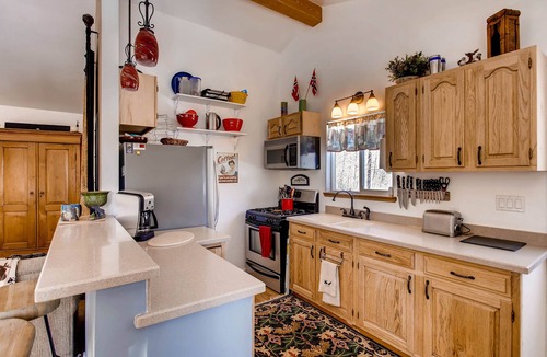 Alma Cabin | Cozy Home Among the Aspens, Pet Friendly w/Outdoor Gas Firepit - Elg Hus