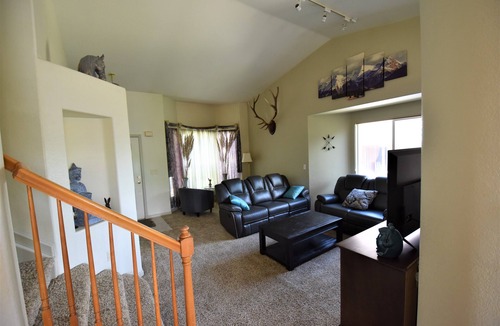 Dupont House | Cozy Home in quiet residential neighborhood with Den and Living room.