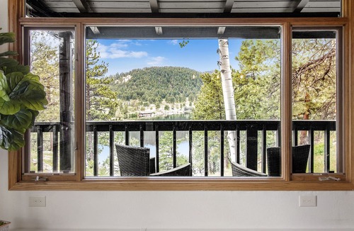 Kerr Gulch House | Cozy lake view cottage - 5 minute walk to downtown and lake!