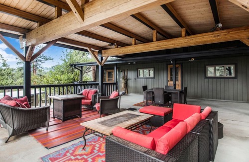 Kerr Gulch House | Cozy lake view cottage - 5 minute walk to downtown and lake!
