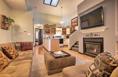 Columbine Valley Condo | Cozy Littleton Condo w/Loft & Patio on Golf Course