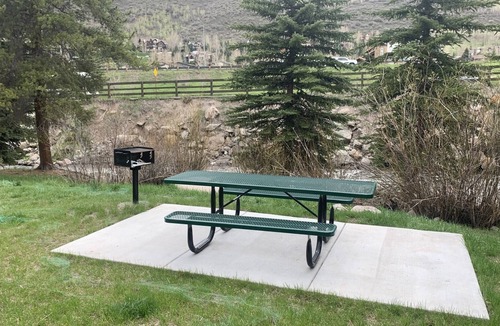 Highland Meadows Condo | Cozy Lofted Condo with Resort Style Amenities! Picturesque Views! Free Shuttle and Parking! #301