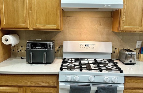 Commerce City House | Cozy, Long-term, Fully Furnished Home only 15mins from DIA and Gaylord Rockies