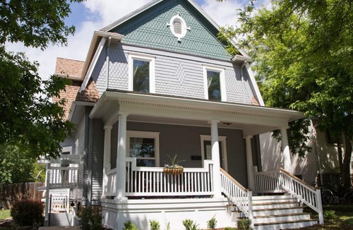 University North House | Cozy Luxury Remodel, Fantastic Backyard! Walk in 5 minutes to CSU/Old Town