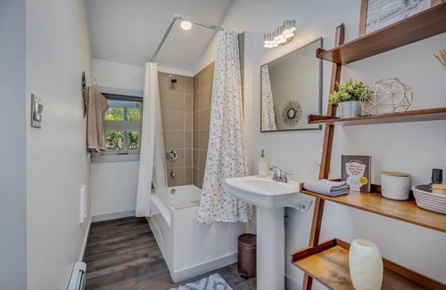 Glenwood Springs House | Cozy Modern House seconds from Roaring Fork River
