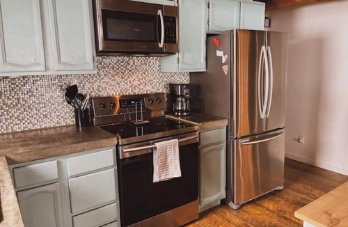 Alpine Acres Cabin | Cozy, Modern Log Cabin Getaway ~ 20 Min to Winter Park