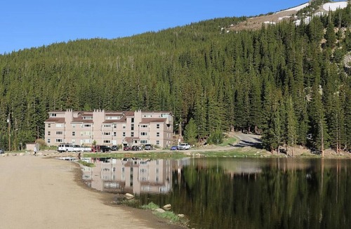 Saint Mary's Apartment | Cozy Mountain Escape By The Lake