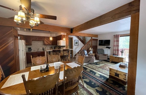 Saint Mary's Cabin | Cozy Mountain Retreat