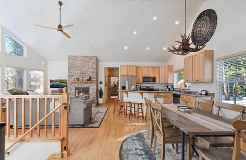 Valley of the Sun House | Cozy mountain retreat for families near Breckenridge Skiing + Hiking country