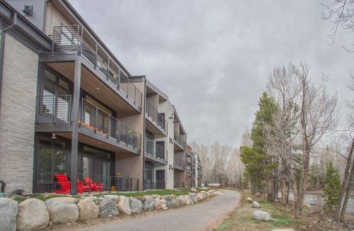 Silverthorne Apartment | Cozy- Mountain Style - River View apartment - Colorado