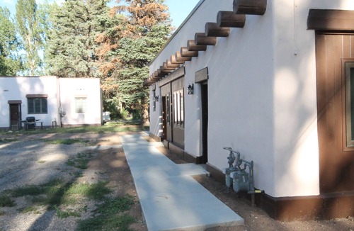 Monte Vista House | Cozy Mountain Town Bunkhouse - fish, ski, hunt & explore the nearby San Juan Mts