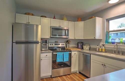 Carbondale House | Cozy Mountain Townhome .5 Mi to Downtown, 40 Min to Skiing!
