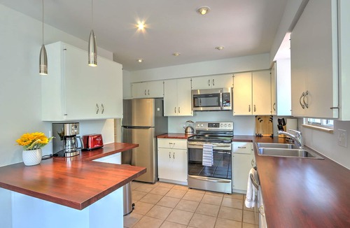 Glenwood Springs House | Cozy Mountain Home w/NEW Hot Tub, Firepit & Deck w/Views, 5 Mi. 2 Pools!