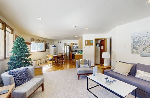 Old Town House | Cozy mountain-view house with full kitchen, dog-friendly & convenient location