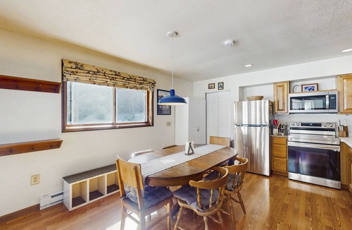 Old Town House | Cozy mountain-view house with full kitchen, dog-friendly & convenient location