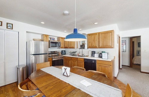 Old Town House | Cozy mountain-view house with full kitchen, dog-friendly & convenient location