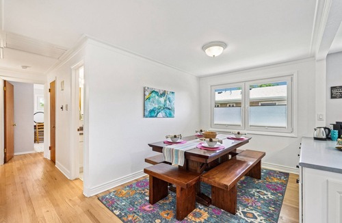 Alta Vista Area House | Cozy Pet & Family-friendly fully fenced beautiful backyard