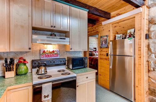 Valley of the Sun Cabin | Cozy Quiet Log Cabin in the Woods w/Epic Views, Fireplace - Whimsical Hollow