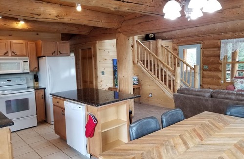 Buena Vista Cabin | Cozy, quiet, secluded log cabin.