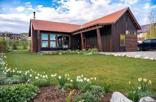 Crested Butte South House | Cozy Ranch with Hot Tub in CB South close to Bus Route