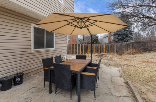 Rockrimmon House | Cozy Retreat w/Fireplace, Big Yard & Kitchen - 10 min to GotG and USAF!