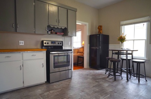 Louisville House | Cozy retro bungalow & work space