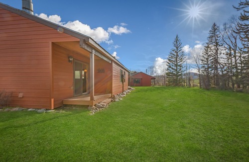 Clark Cabin | Cozy riverside retreat with mountain views and easy access to the Elk River