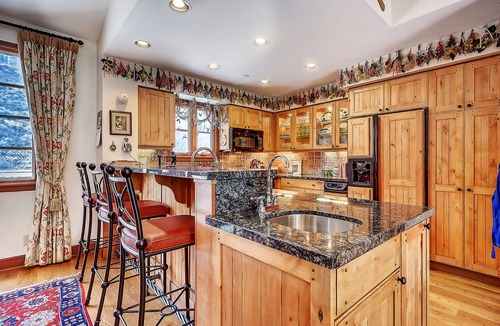 Beaver Creek House | Cozy, Rustic Townhouse, With Wood Burning Fireplace and On-site Hot Tubs