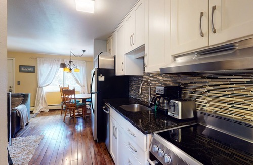 Historic District Condo | Cozy ski condo w/a full kitchen - just steps from shops, restaurants, & slopes