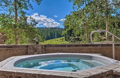 Peak 9 Apartment | Cozy Ski-In/Out Studio In Building 4 | Kitchen | Dog Friendly