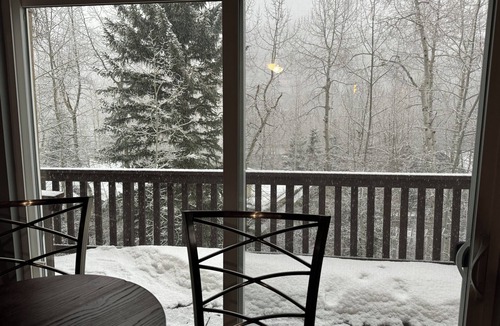 Intermountain Condo | Cozy ski & summer retreat on Vail Moutain, just 5 min away from Vail Ski Resort