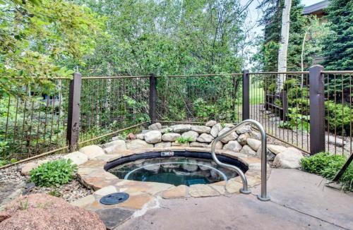 Snowmass Village Hotel | Cozy Slopeside Condo