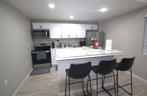 Aurora House | Cozy, spacious Two-bedroom Basement Apartment in peaceful neighborhood!