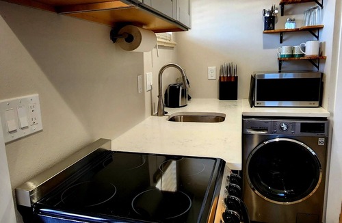 Applewood West Apartment | Cozy studio apartment at the base of South Table Mountain