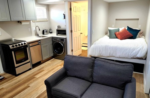 Applewood West Apartment | Cozy studio apartment at the base of South Table Mountain