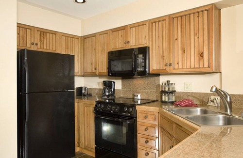 Peak 8 Condo | Cozy Studio Condo with Gas Fireplace