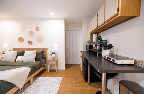 Greenwood Village Apartment | Cozy Studio Gem w/Gym & Shared Pool